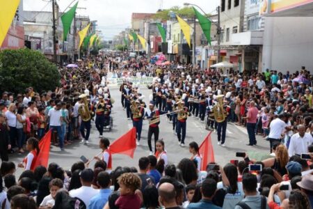 Eunápolis celebra Independência do Brasil com Desfile Cívico neste domingo Eunápolis celebra Independência do Brasil com Desfile Cívico neste domingo 13