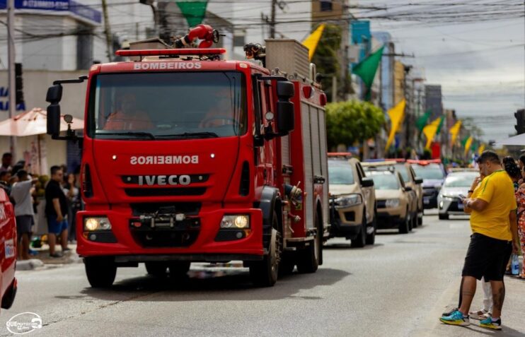 Desfile de 7 de Setembro atrai milhares de pessoas em Eunápolis 491