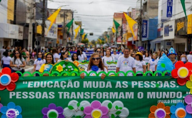Desfile de 7 de Setembro atrai milhares de pessoas em Eunápolis 500