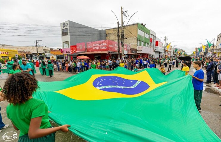Desfile de 7 de Setembro atrai milhares de pessoas em Eunápolis 501