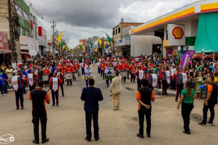 Desfile de 7 de Setembro atrai milhares de pessoas em Eunápolis 502