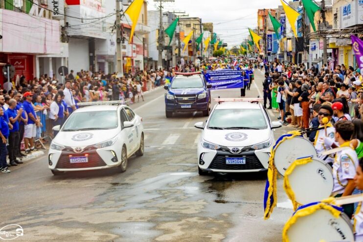 Desfile de 7 de Setembro atrai milhares de pessoas em Eunápolis 495