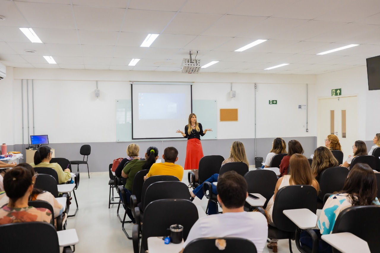 Prefeitura de Eunápolis realiza reunião técnica sobre combate à Dengue com profissionais da saúde 14