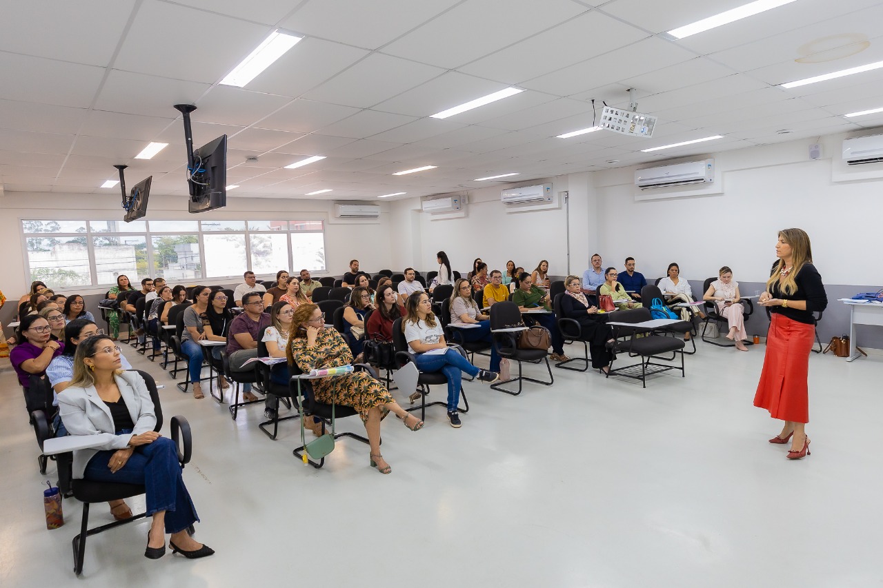 Prefeitura de Eunápolis realiza reunião técnica sobre combate à Dengue com profissionais da saúde 15