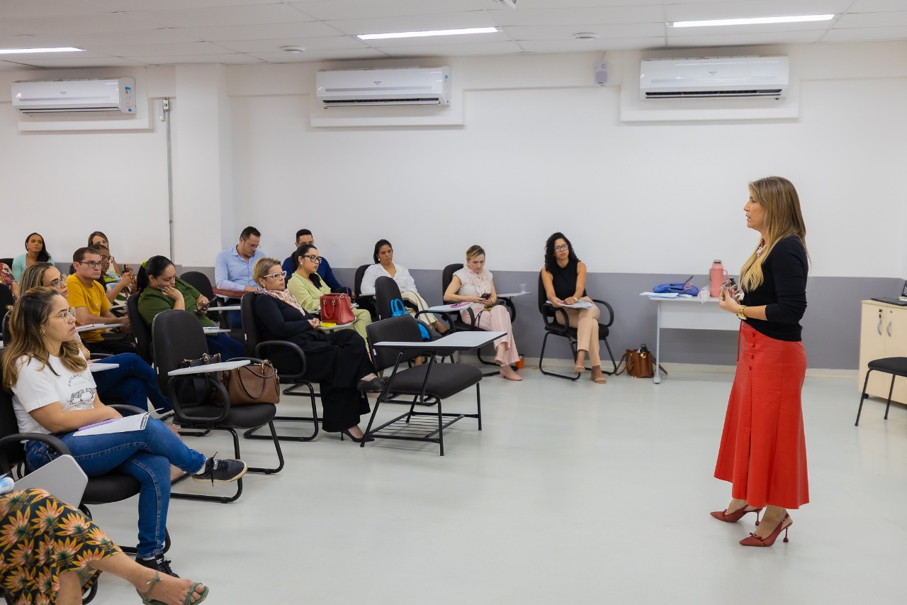 Prefeitura de Eunápolis realiza reunião técnica sobre combate à Dengue com profissionais da saúde 17