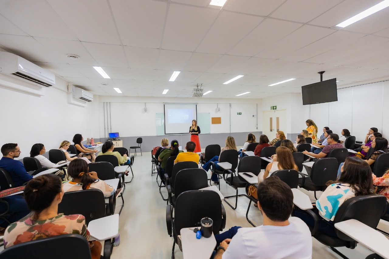 Prefeitura de Eunápolis realiza reunião técnica sobre combate à Dengue com profissionais da saúde 16