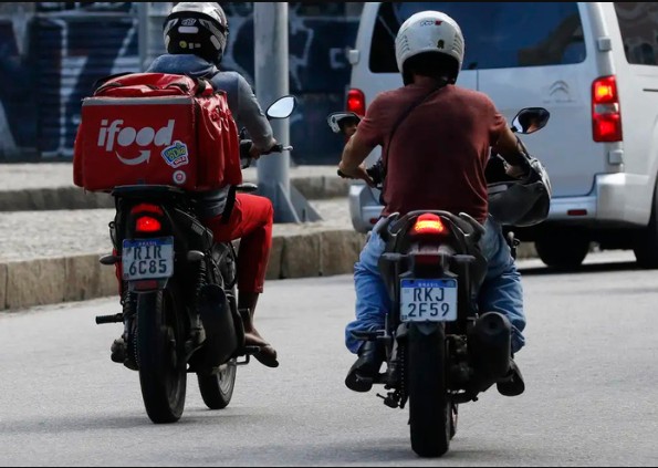 Deputados aprovam urgência para votar vale-refeição a entregadores Deputados aprovam urgência para votar vale-refeição a entregadores 5