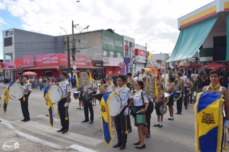 Desfile de 7 de Setembro atrai milhares de pessoas em Eunápolis 14