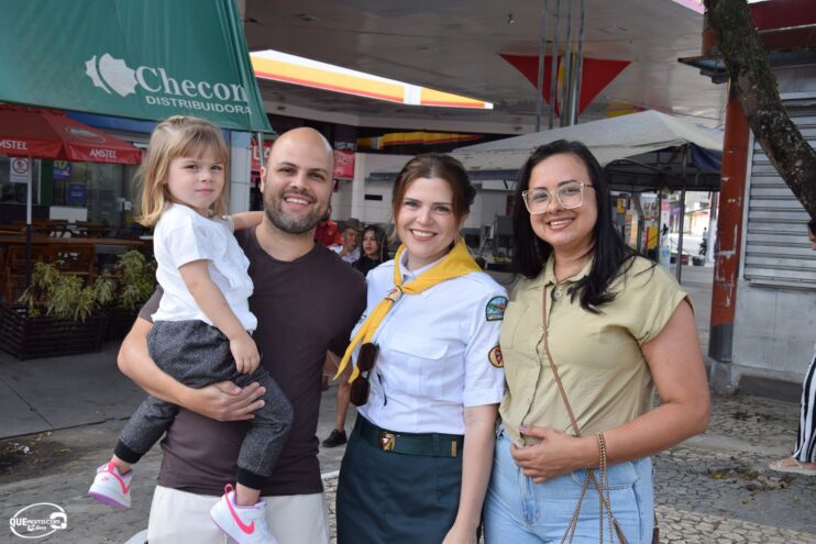 Desfile de 7 de Setembro atrai milhares de pessoas em Eunápolis 15
