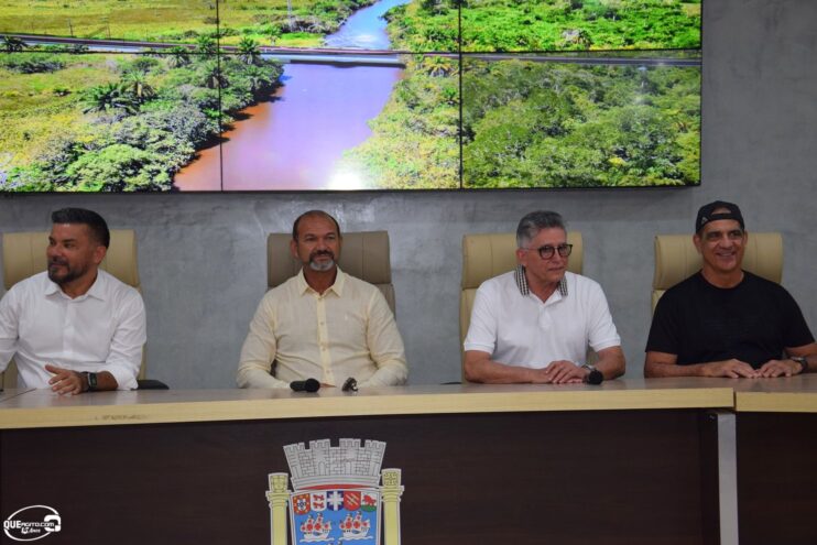 DSC_0021 Prefeito homenageia Durval Lellys e anuncia atrações para o Verão em Porto Seguro 17