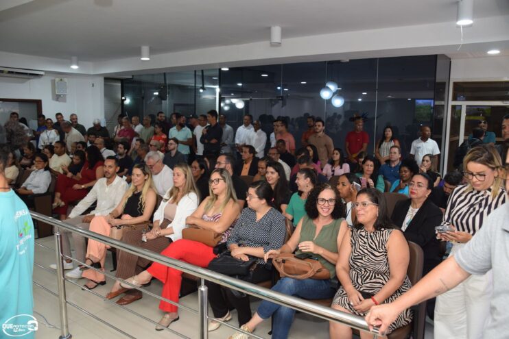 DSC_0034 Prefeito homenageia Durval Lellys e anuncia atrações para o Verão em Porto Seguro 22