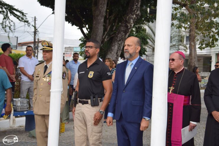 Desfile de 7 de Setembro atrai milhares de pessoas em Eunápolis 40