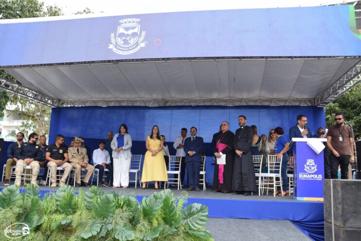 Desfile de 7 de Setembro atrai milhares de pessoas em Eunápolis 42