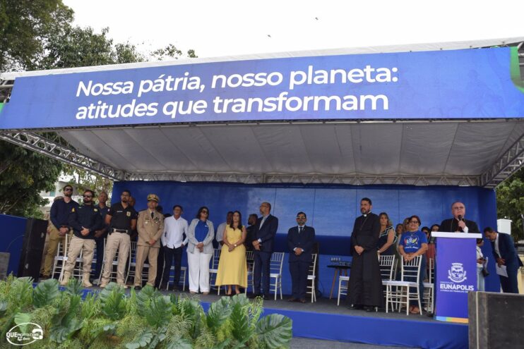 Desfile de 7 de Setembro atrai milhares de pessoas em Eunápolis 45