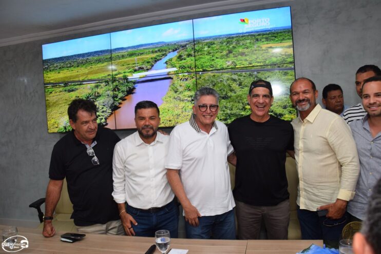 DSC_0098 Prefeito homenageia Durval Lellys e anuncia atrações para o Verão em Porto Seguro 52