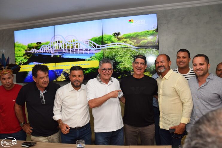 DSC_0101 Prefeito homenageia Durval Lellys e anuncia atrações para o Verão em Porto Seguro 54