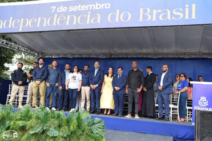 Desfile de 7 de Setembro atrai milhares de pessoas em Eunápolis 59