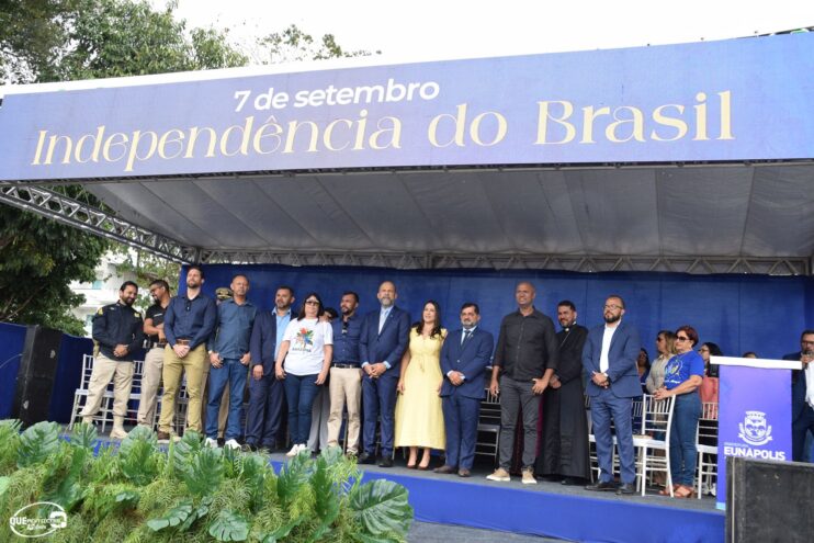 Desfile de 7 de Setembro atrai milhares de pessoas em Eunápolis 60