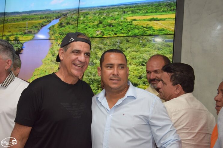 DSC_0107 Prefeito homenageia Durval Lellys e anuncia atrações para o Verão em Porto Seguro 57