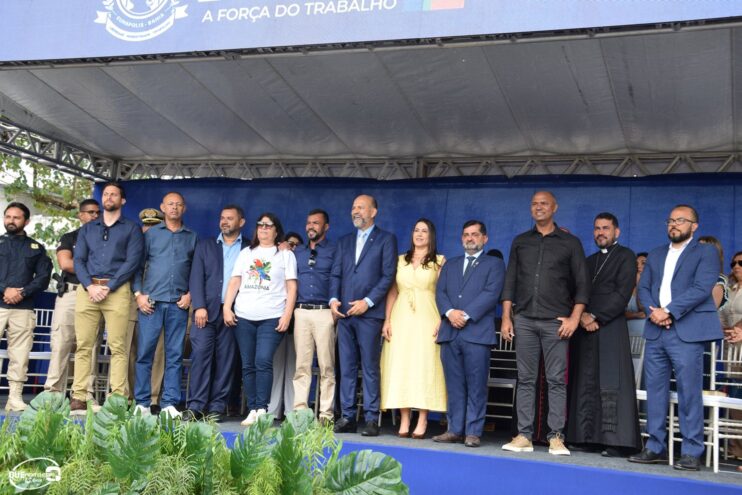 Desfile de 7 de Setembro atrai milhares de pessoas em Eunápolis 62