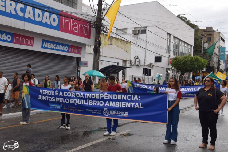 Desfile de 7 de Setembro atrai milhares de pessoas em Eunápolis 72