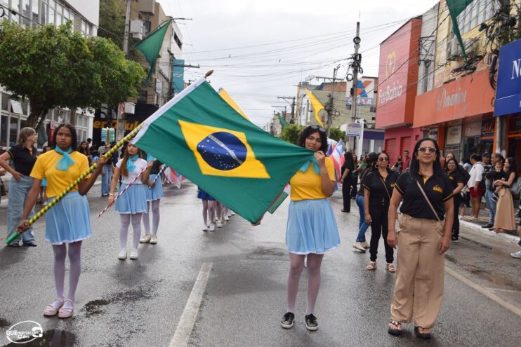 Desfile de 7 de Setembro atrai milhares de pessoas em Eunápolis 76