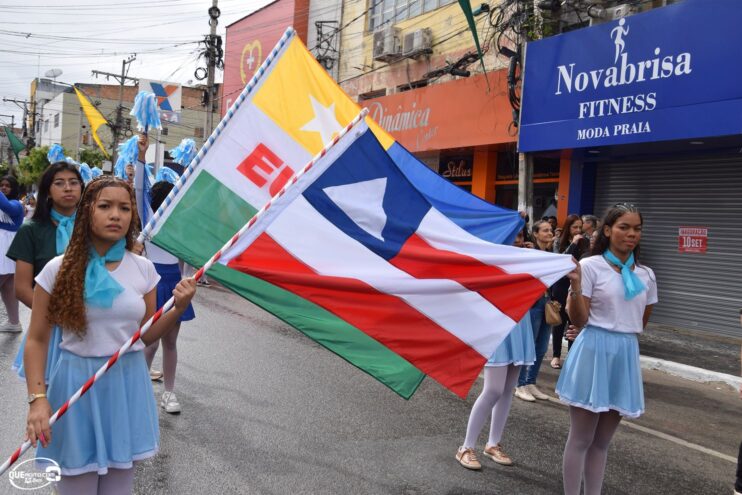 Desfile de 7 de Setembro atrai milhares de pessoas em Eunápolis 77