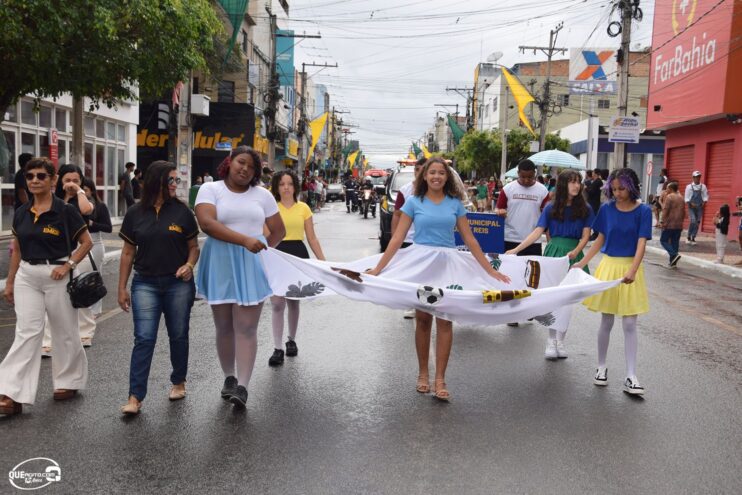 Desfile de 7 de Setembro atrai milhares de pessoas em Eunápolis 85