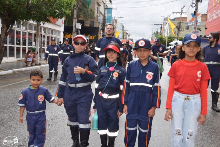 Desfile de 7 de Setembro atrai milhares de pessoas em Eunápolis 89