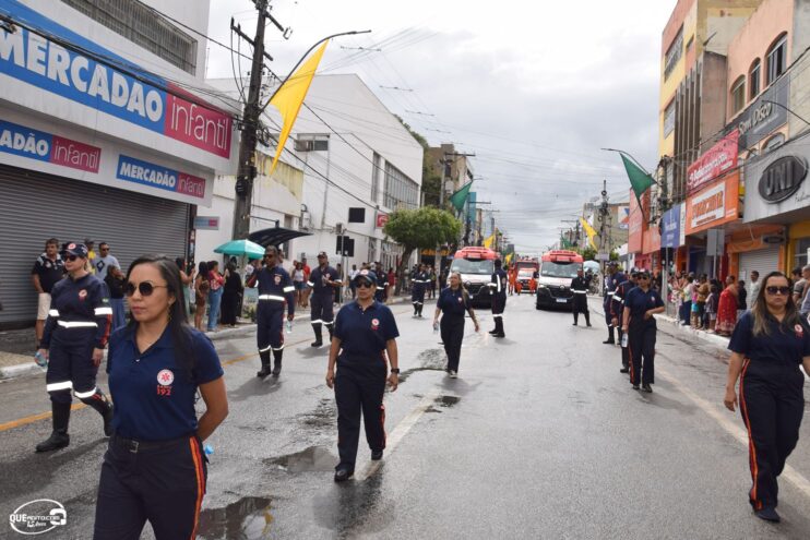 Desfile de 7 de Setembro atrai milhares de pessoas em Eunápolis 92