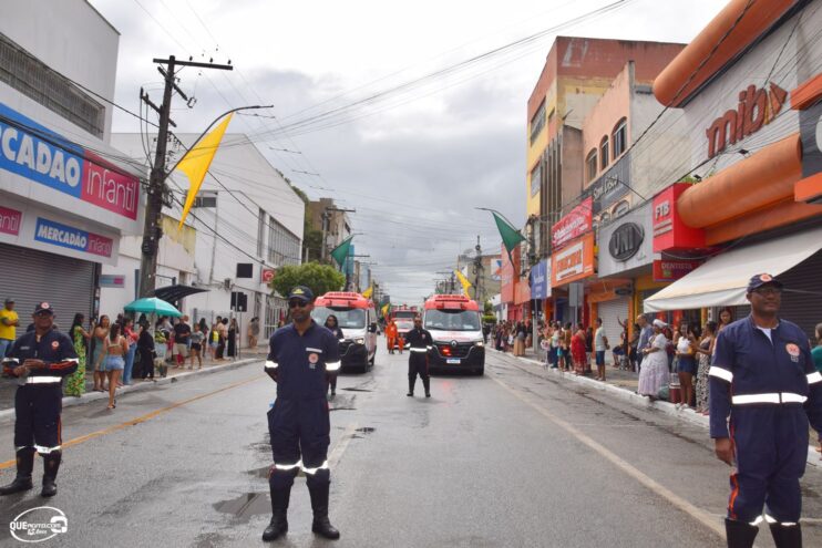 Desfile de 7 de Setembro atrai milhares de pessoas em Eunápolis 95