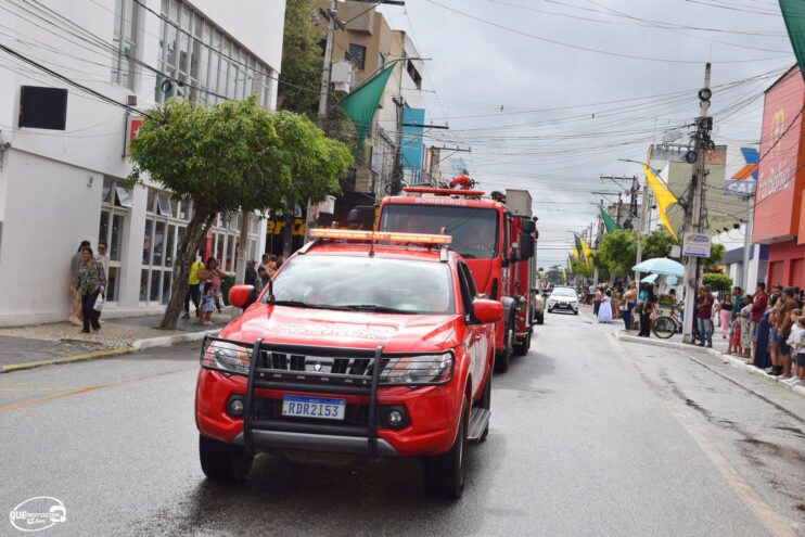 Desfile de 7 de Setembro atrai milhares de pessoas em Eunápolis 98