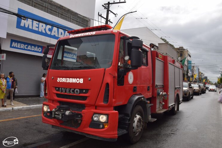Desfile de 7 de Setembro atrai milhares de pessoas em Eunápolis 100