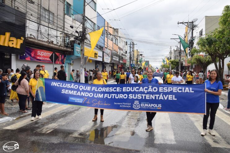 Desfile de 7 de Setembro atrai milhares de pessoas em Eunápolis 108
