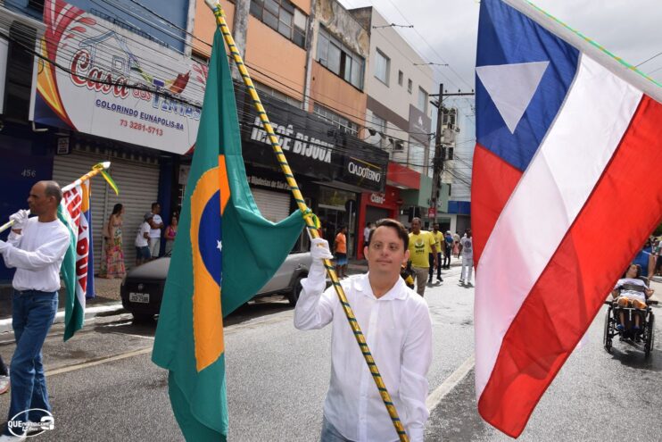 Desfile de 7 de Setembro atrai milhares de pessoas em Eunápolis 112