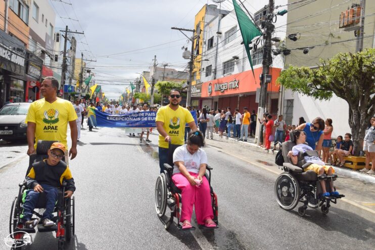 Desfile de 7 de Setembro atrai milhares de pessoas em Eunápolis 114