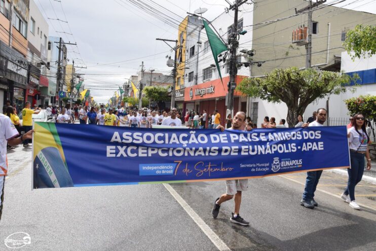Desfile de 7 de Setembro atrai milhares de pessoas em Eunápolis 115
