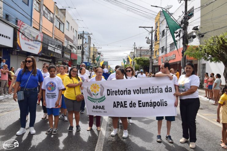 Desfile de 7 de Setembro atrai milhares de pessoas em Eunápolis 117