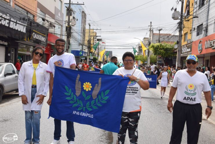 Desfile de 7 de Setembro atrai milhares de pessoas em Eunápolis 118