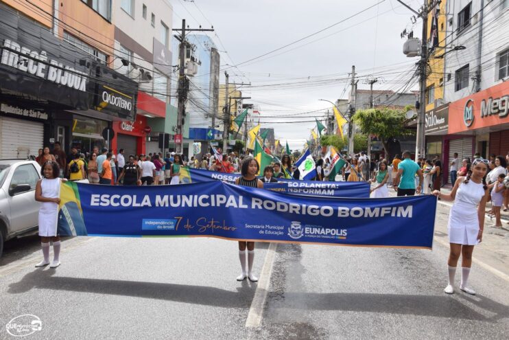 Desfile de 7 de Setembro atrai milhares de pessoas em Eunápolis 119