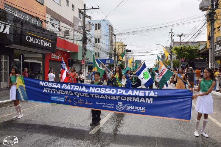 Desfile de 7 de Setembro atrai milhares de pessoas em Eunápolis 122