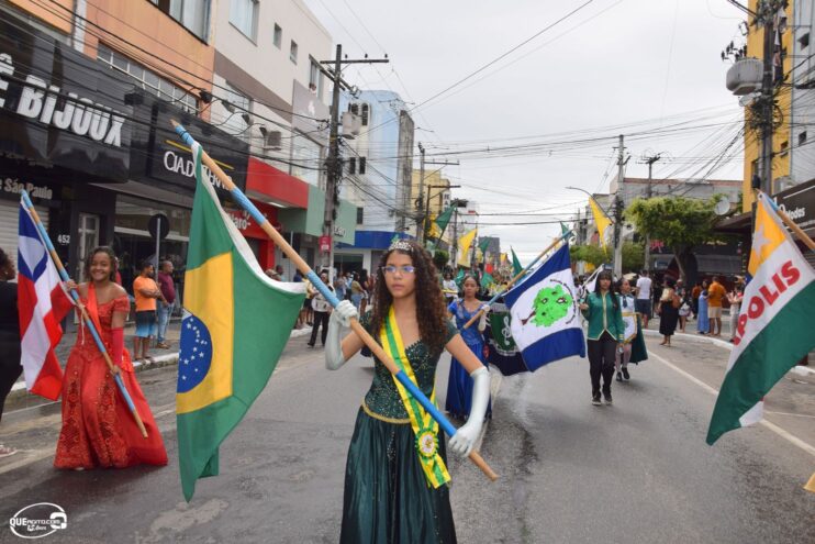 Desfile de 7 de Setembro atrai milhares de pessoas em Eunápolis 123