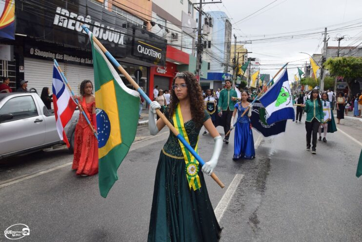Desfile de 7 de Setembro atrai milhares de pessoas em Eunápolis 124