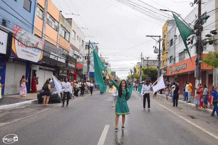 Desfile de 7 de Setembro atrai milhares de pessoas em Eunápolis 131