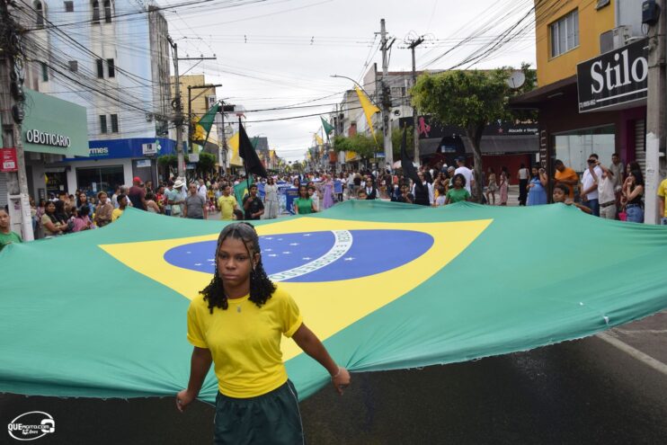 Desfile de 7 de Setembro atrai milhares de pessoas em Eunápolis 139