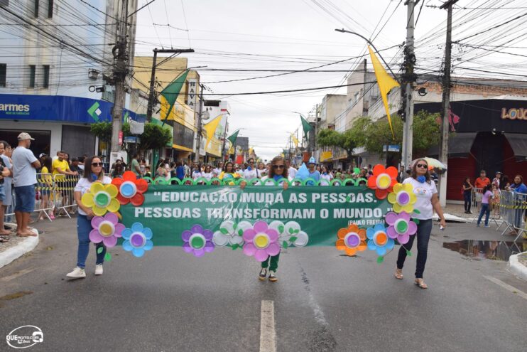 Desfile de 7 de Setembro atrai milhares de pessoas em Eunápolis 151