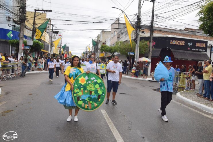 Desfile de 7 de Setembro atrai milhares de pessoas em Eunápolis 152