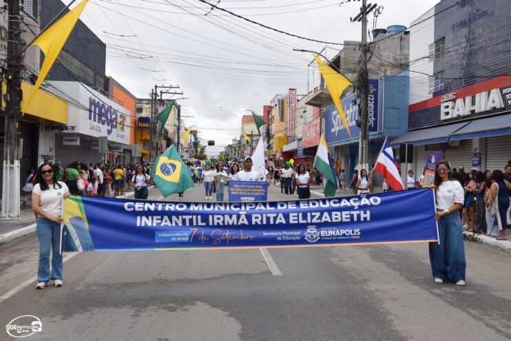 Desfile de 7 de Setembro atrai milhares de pessoas em Eunápolis 160