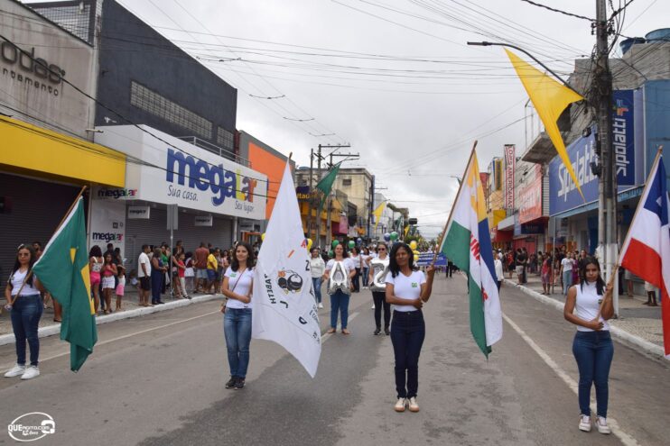 Desfile de 7 de Setembro atrai milhares de pessoas em Eunápolis 161