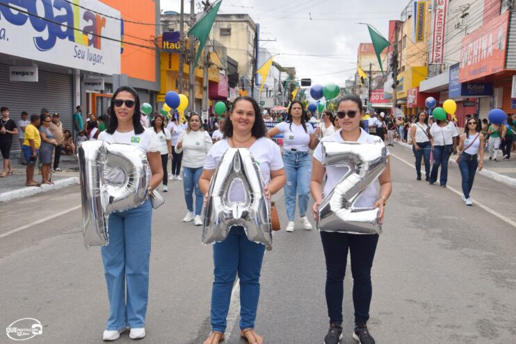 Desfile de 7 de Setembro atrai milhares de pessoas em Eunápolis 162